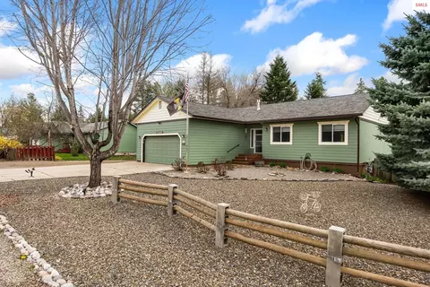 52 Robin Dr, Sagle, ID 83860