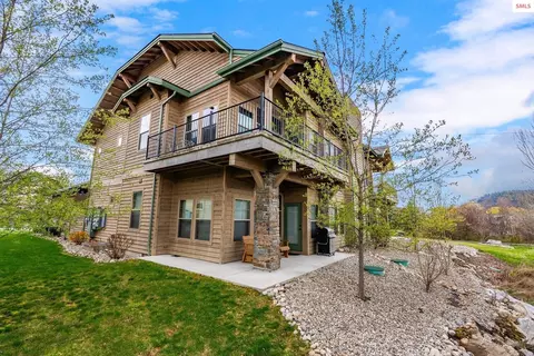 512 Guthrie Pl #701, Dover, ID 83825