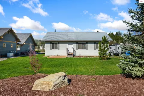302 Mill Rd, Dover, ID 83825