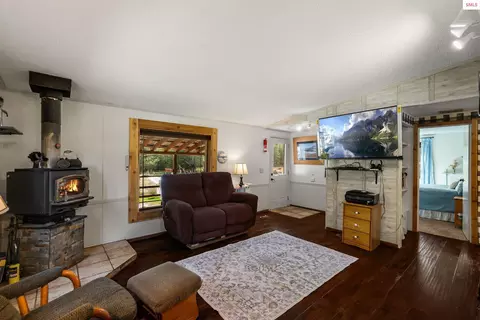 Living - 3464 Upper Pack River Rd, Sandpoint, ID 83864 photo 2 of 2