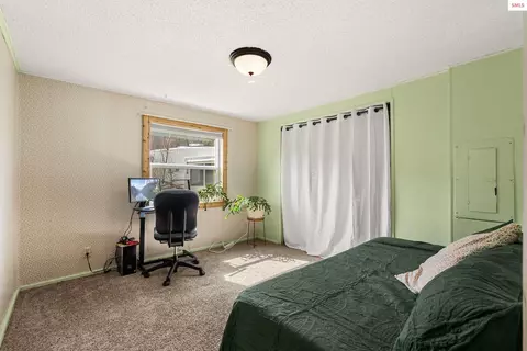 Bedroom - 3464 Upper Pack River Rd, Sandpoint, ID 83864 photo 3 of 5