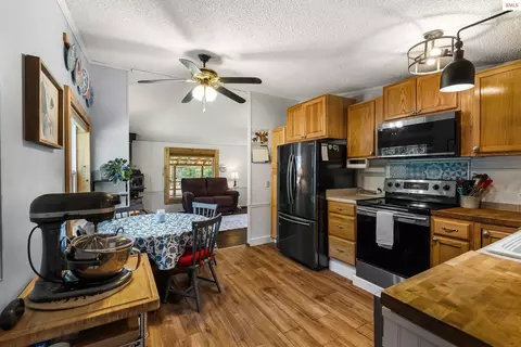 Kitchen - 3464 Upper Pack River Rd, Sandpoint, ID 83864 photo 2 of 2