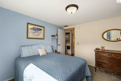 Bedroom - 3464 Upper Pack River Rd, Sandpoint, ID 83864 photo 2 of 5