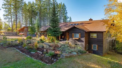 2875 Gold Creek Dr, Sandpoint, ID 83864