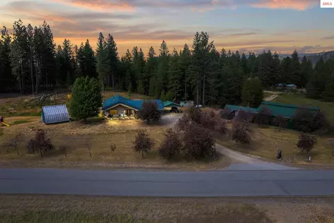 159 Frontier Vlg, Naples, ID 83847