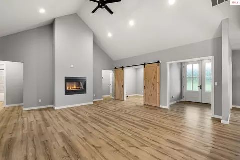 Living - 51 Pumphouse Ln, Sagle, ID 83860 photo 5 of 6