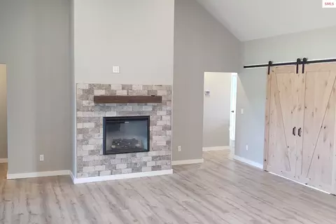Living - 51 Pumphouse Ln, Sagle, ID 83860 photo 3 of 3