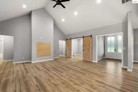 Living - 51 Pumphouse Ln, Sagle, ID 83860 photo 6 of 6