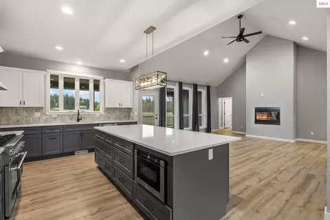Kitchen - 51 Pumphouse Ln, Sagle, ID 83860 photo 3 of 6