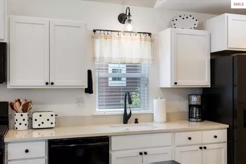 Kitchen - 199 Pomrankey Ln, Dover, ID 83825 photo 3 of 3