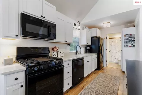 Kitchen - 199 Pomrankey Ln, Dover, ID 83825 photo 2 of 3