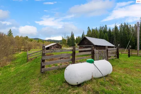 Exterior - 1206 Meadowood Rd, Sandpoint, ID 83864 photo 6 of 10