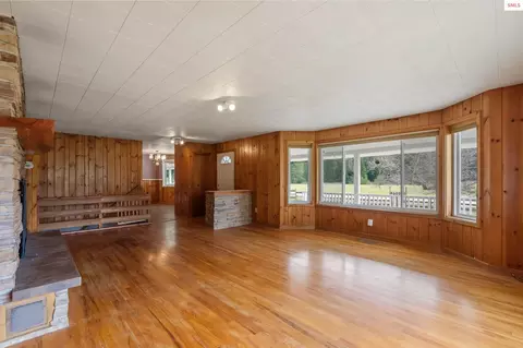 Living - 1206 Meadowood Rd, Sandpoint, ID 83864 photo 2 of 6