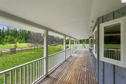 Exterior - 1206 Meadowood Rd, Sandpoint, ID 83864 photo 3 of 10