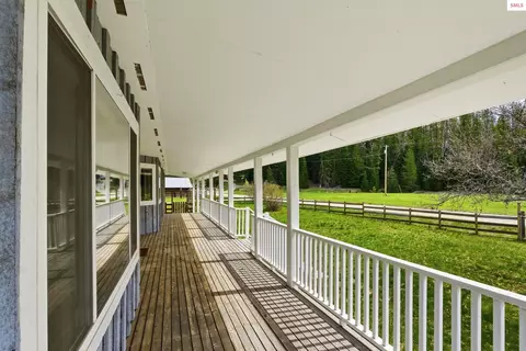 Exterior - 1206 Meadowood Rd, Sandpoint, ID 83864 photo 2 of 10