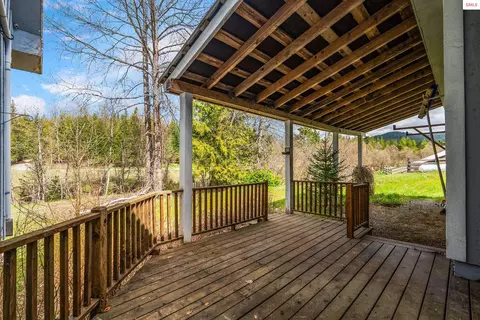 Exterior - 1206 Meadowood Rd, Sandpoint, ID 83864 photo 4 of 10