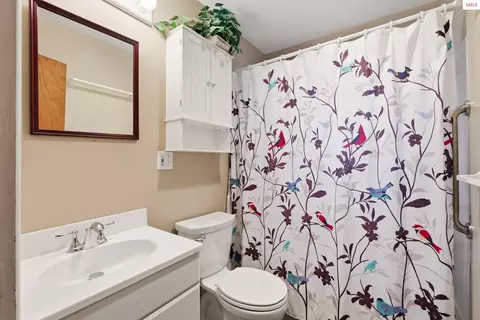 Bath - 1206 Meadowood Rd, Sandpoint, ID 83864 photo 1 of 4