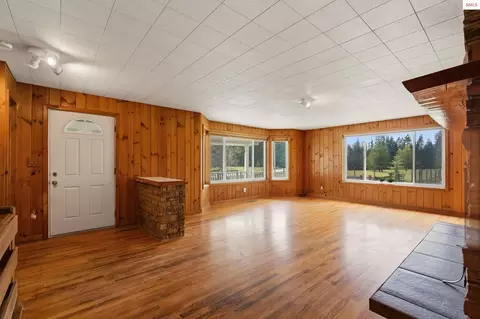 Living - 1206 Meadowood Rd, Sandpoint, ID 83864 photo 3 of 6