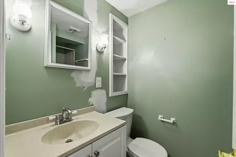 Bath - 1206 Meadowood Rd, Sandpoint, ID 83864 photo 3 of 4
