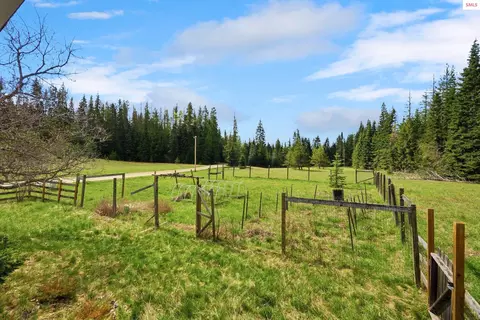 Exterior - 1206 Meadowood Rd, Sandpoint, ID 83864 photo 7 of 10