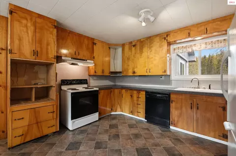 Kitchen - 1206 Meadowood Rd, Sandpoint, ID 83864 photo 3 of 3