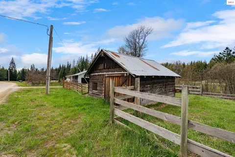 Exterior - 1206 Meadowood Rd, Sandpoint, ID 83864 photo 5 of 10