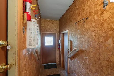 Entry Way - 1206 Meadowood Rd, Sandpoint, ID 83864 photo 5 of 6