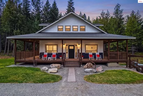 396 Latigo Ln, Naples, ID 83847