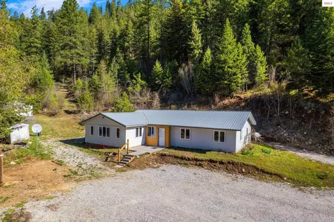 2899 Upper Pack River Rd, Sandpoint, ID 83864