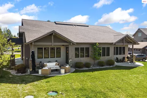 563 Lakeshore Ave, Dover, ID 83825