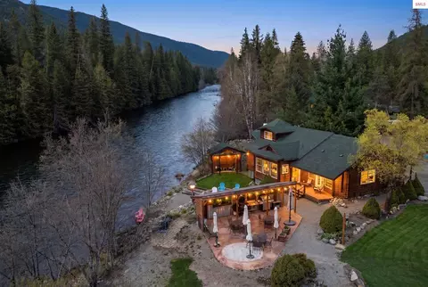 5634 Moyie River Rd, Bonners Ferry, ID 83805
