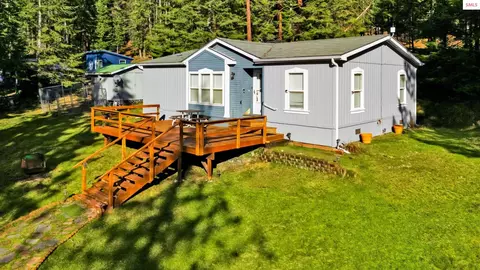 181 Circle Dr, Hope, ID 83836