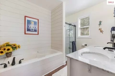 Bath - 90 Riverview Cir, Sandpoint, ID 83864 photo 1 of 4