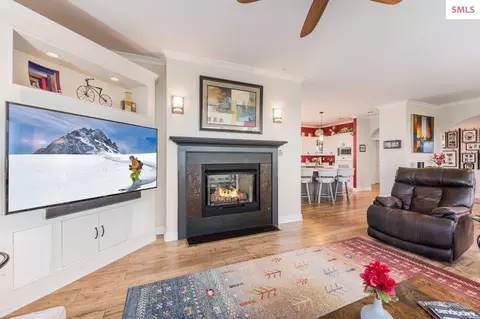 Living - 90 Riverview Cir, Sandpoint, ID 83864 photo 4 of 7