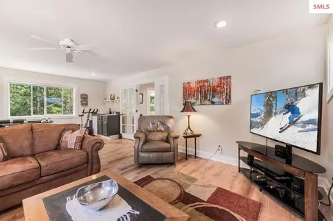 Living - 90 Riverview Cir, Sandpoint, ID 83864 photo 5 of 7