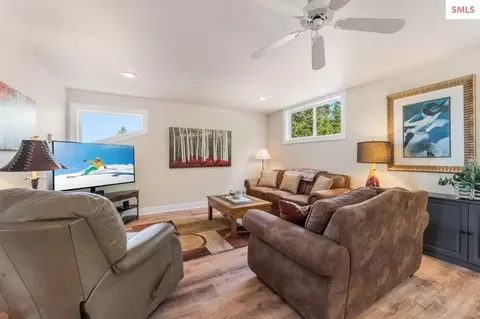 Living - 90 Riverview Cir, Sandpoint, ID 83864 photo 6 of 7