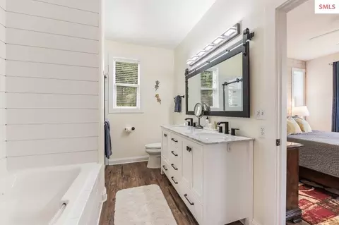 Bath - 90 Riverview Cir, Sandpoint, ID 83864 photo 2 of 4
