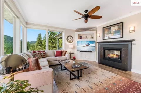 Living - 90 Riverview Cir, Sandpoint, ID 83864 photo 3 of 7