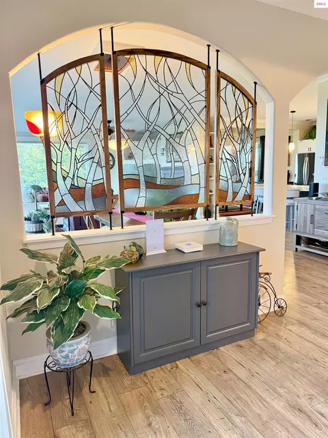 Entry Way - 90 Riverview Cir, Sandpoint, ID 83864 photo 4 of 5