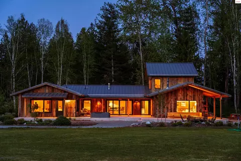 202 Siskin Ln, Sandpoint, ID 83864