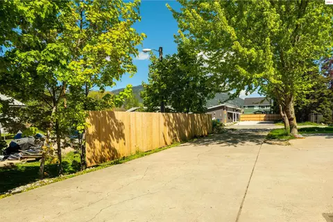 Exterior - 1611 Cedar St, Sandpoint, ID 83864 photo 2 of 10