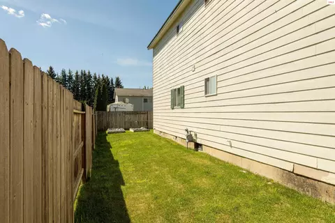 Exterior - 1611 Cedar St, Sandpoint, ID 83864 photo 8 of 10