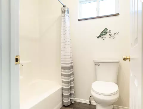 Bath - 1611 Cedar St, Sandpoint, ID 83864 photo 5 of 5