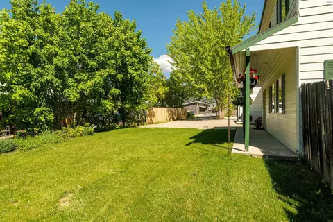 Exterior - 1611 Cedar St, Sandpoint, ID 83864 photo 3 of 10