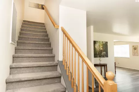 Entry Way - 1611 Cedar St, Sandpoint, ID 83864 photo 4 of 6