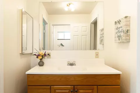 Bath - 1611 Cedar St, Sandpoint, ID 83864 photo 4 of 5