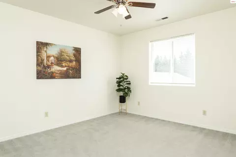 Bedroom - 1611 Cedar St, Sandpoint, ID 83864 photo 4 of 8