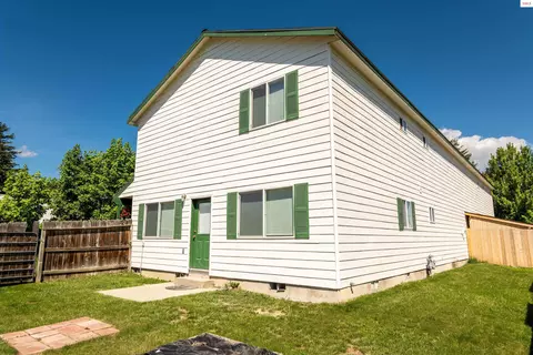 Exterior - 1611 Cedar St, Sandpoint, ID 83864 photo 7 of 10