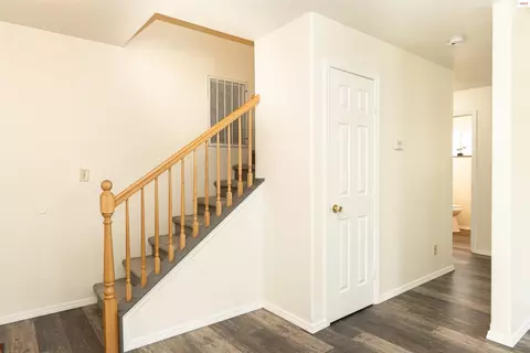 Entry Way - 1611 Cedar St, Sandpoint, ID 83864 photo 3 of 6