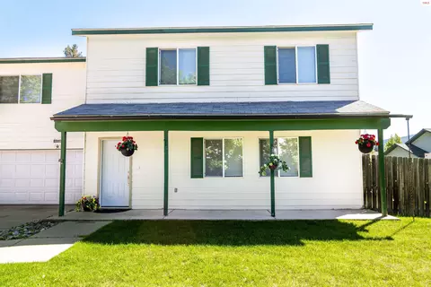 Exterior - 1611 Cedar St, Sandpoint, ID 83864 photo 4 of 10